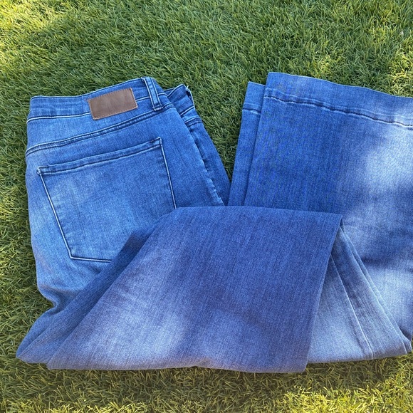 SIZE 29 - LEITH HIGH WAIST FLARE JEANS - Picture 4 of 7